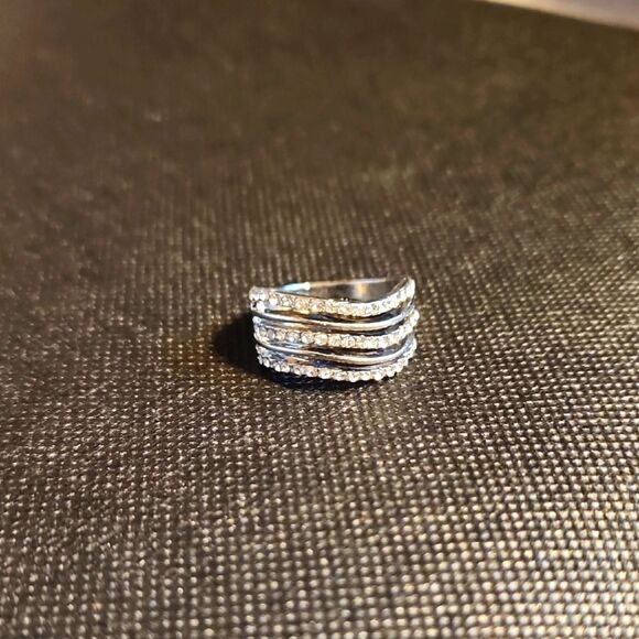 Jewelry - Elegant Silver Toned Band Ring With Faux Crystal Chips...size 8.5